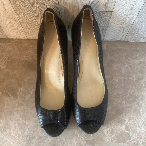 Calvin Klein "Kail" Black Pearlized Fabric Upper Open Toe Pump 8 1/2M EUC - Picture 1 of 7